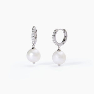 Orecchini in argento con perla pendenti